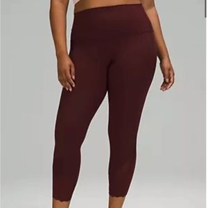 Wunder Under Scalloped Hem High-Rise Crop